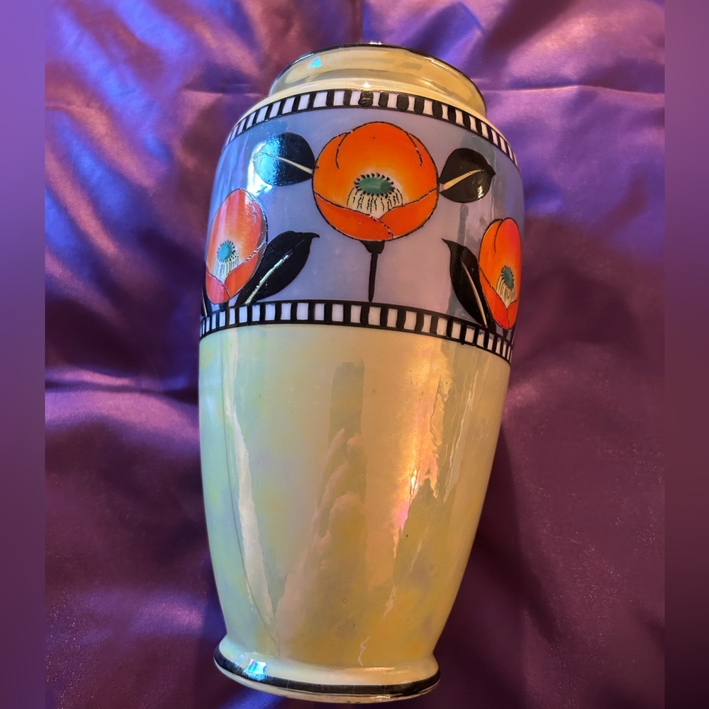 SEIEI & CO Stamped VTG 1930s Glazed Porcelain Poppy Vase. Has a crack in front.